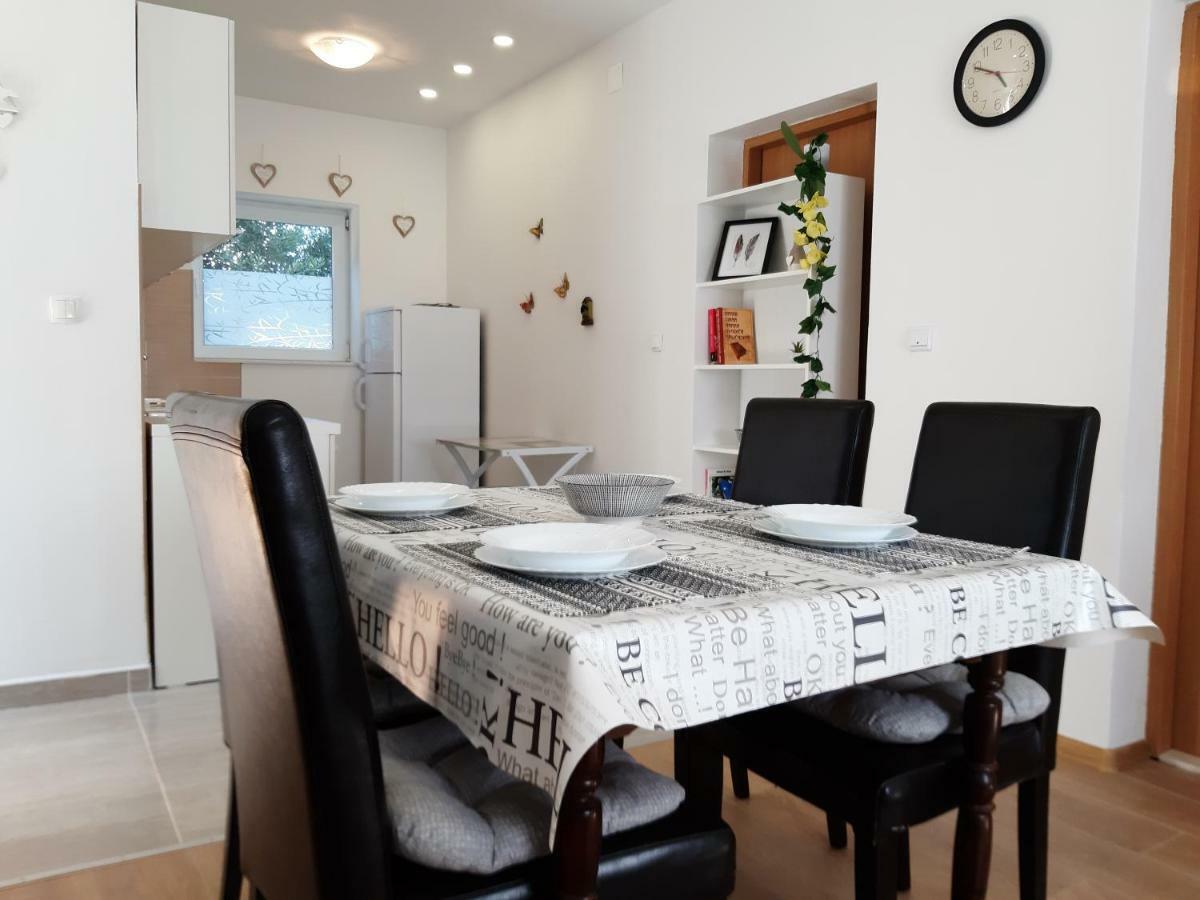 Apartment Butterfly Split - For Rest And Relaxation ภายนอก รูปภาพ