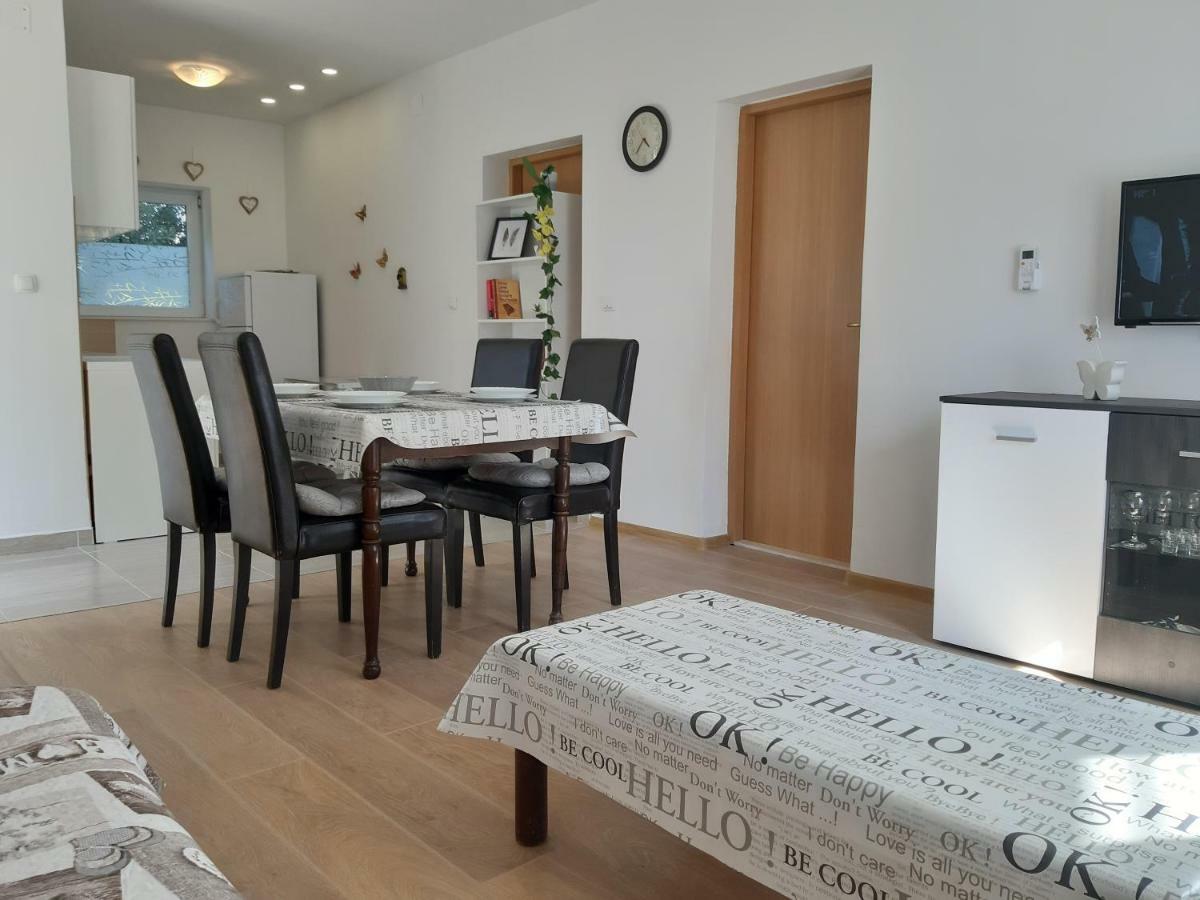 Apartment Butterfly Split - For Rest And Relaxation ภายนอก รูปภาพ
