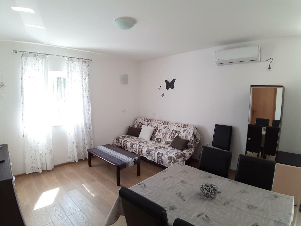 Apartment Butterfly Split - For Rest And Relaxation ภายนอก รูปภาพ